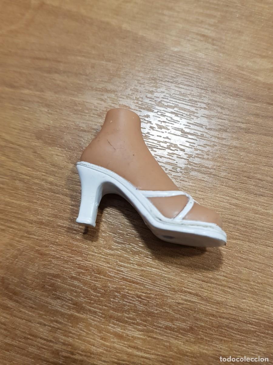 Mu&ntilde;ecas modernas: Zapatos bratz desparejo, uno - Foto 2