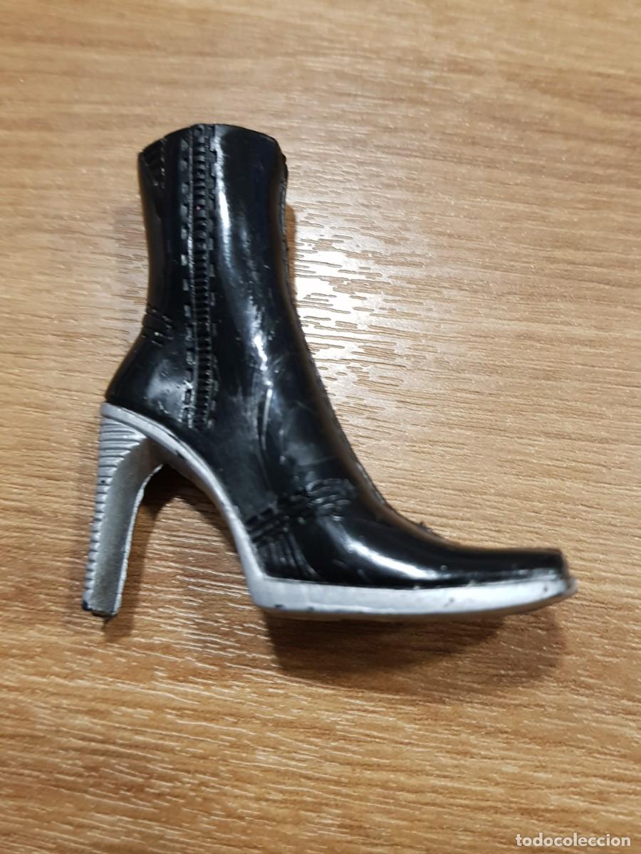 Mu&ntilde;ecas modernas: Zapatos bratz desparejo, uno - Foto 2