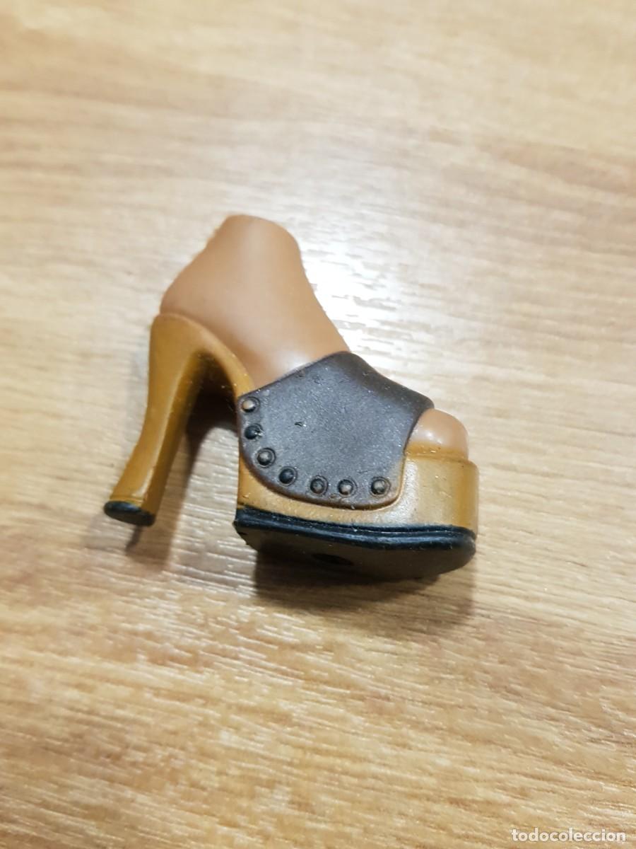 Mu&ntilde;ecas modernas: Zapatos bratz desparejo, uno - Foto 2