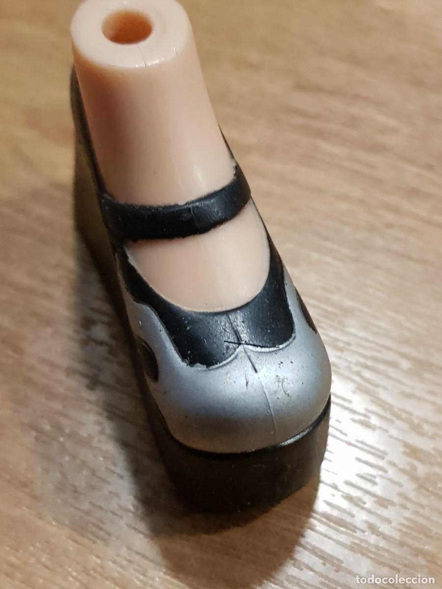 Mu&ntilde;ecas modernas: Zapatos bratz desparejo, uno - Foto 1