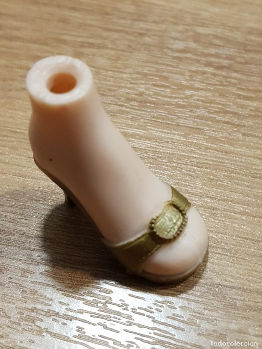 Mu&ntilde;ecas modernas: Zapatos bratz desparejo, uno - Foto 1