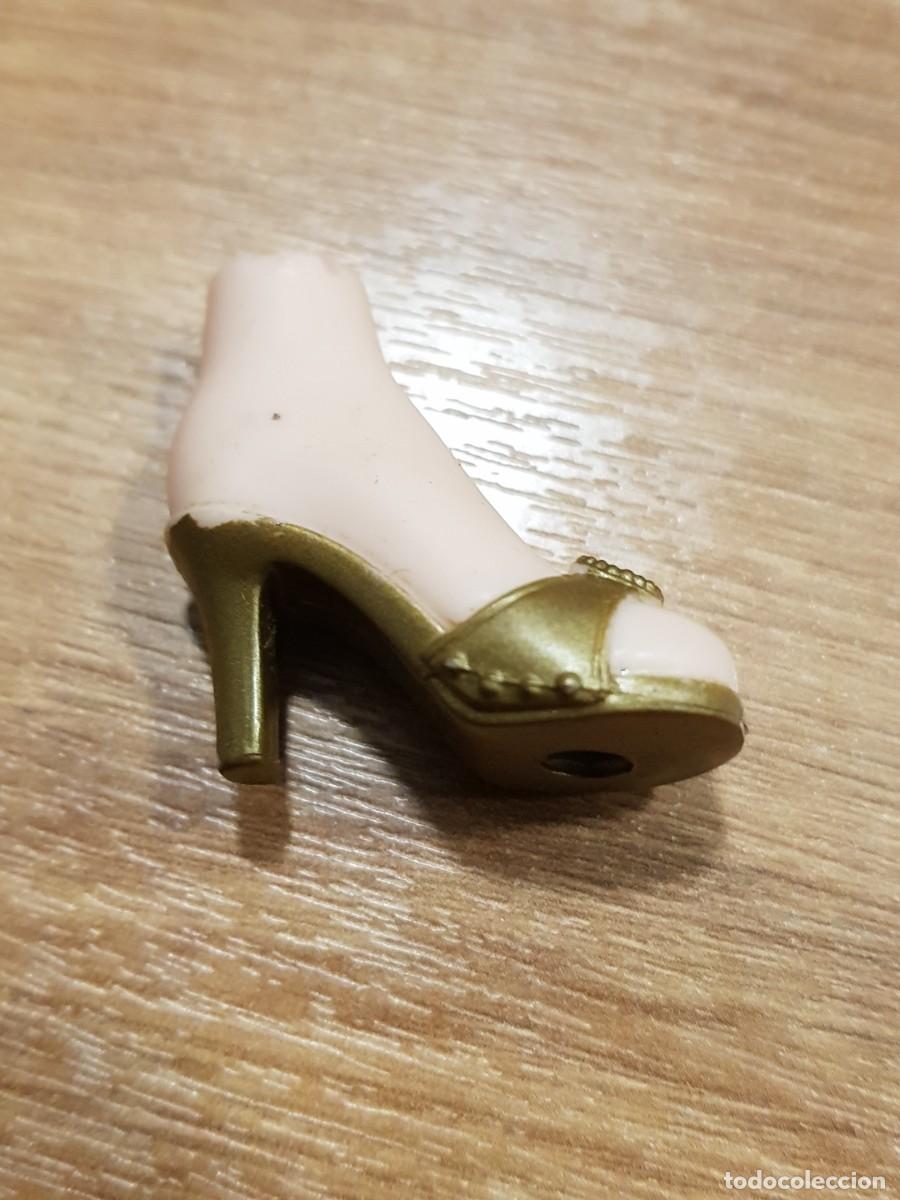 Mu&ntilde;ecas modernas: Zapatos bratz desparejo, uno - Foto 2