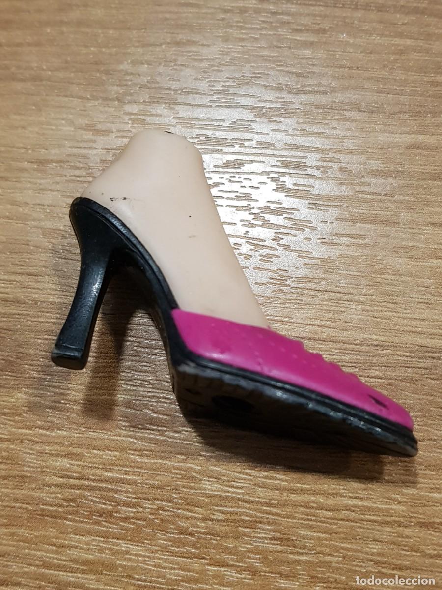 Mu&ntilde;ecas modernas: Zapatos bratz desparejo, uno - Foto 2