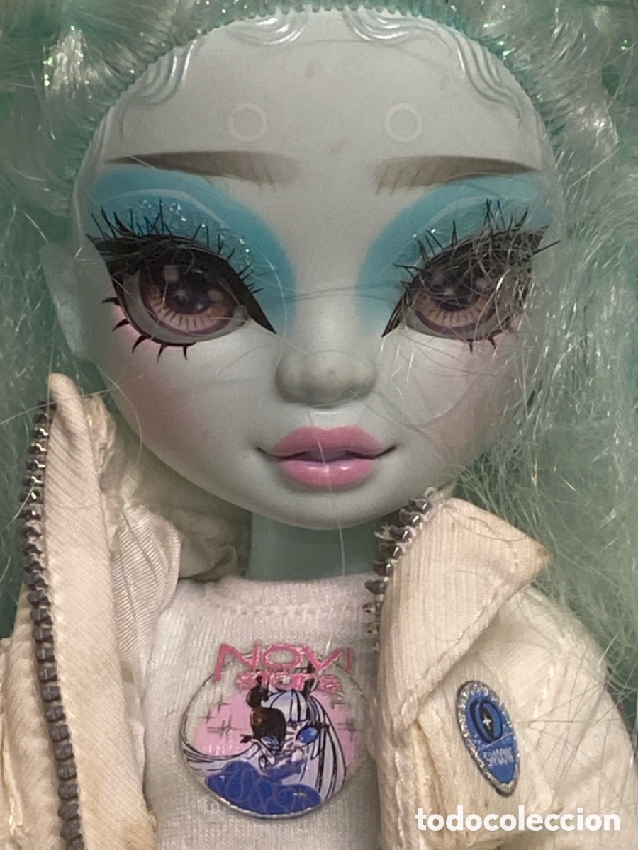 Poupées Modernes: RAINBOW HIGH Shadow High Zooey Electra Verde Claro 2023 MGA 26 cm sin moños y con ojos cristal