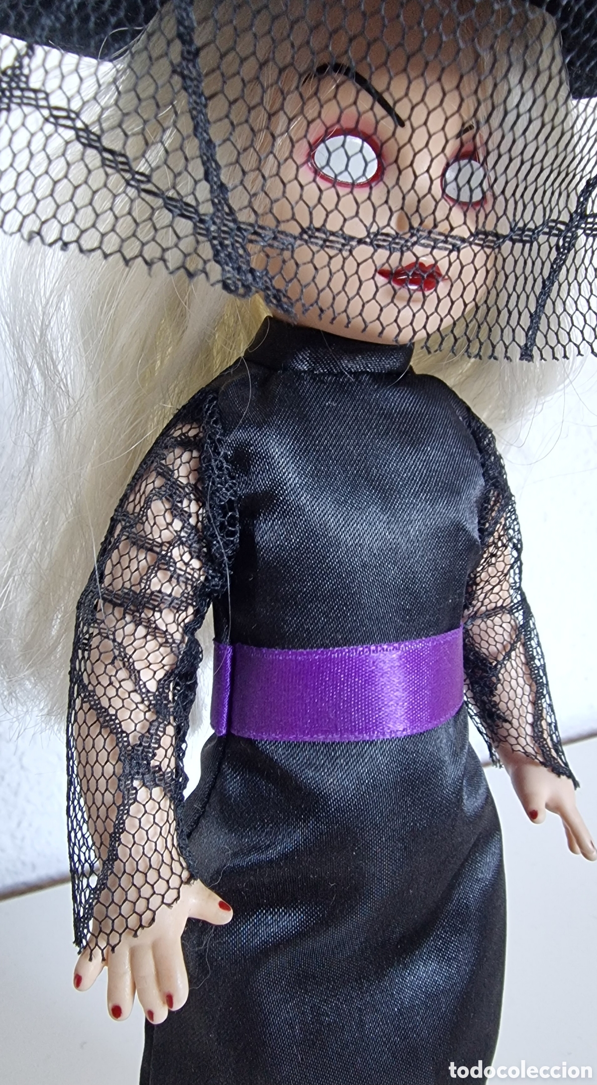 Mu&ntilde;ecas modernas: Living Dead Dolls: Ms. Eerie (series 4) - Foto 6