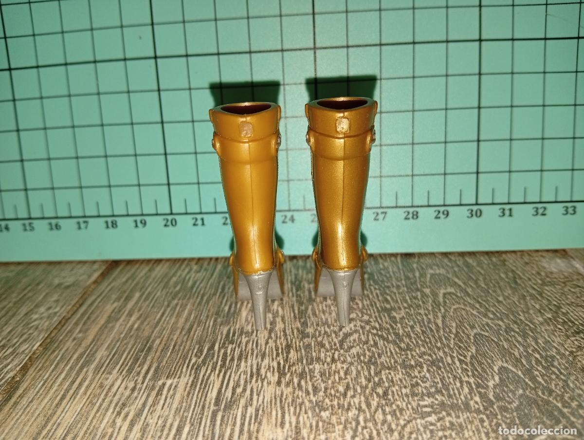 Mu&ntilde;ecas modernas: Zapatos botas de mu&ntilde;eca Bratz - Foto 3