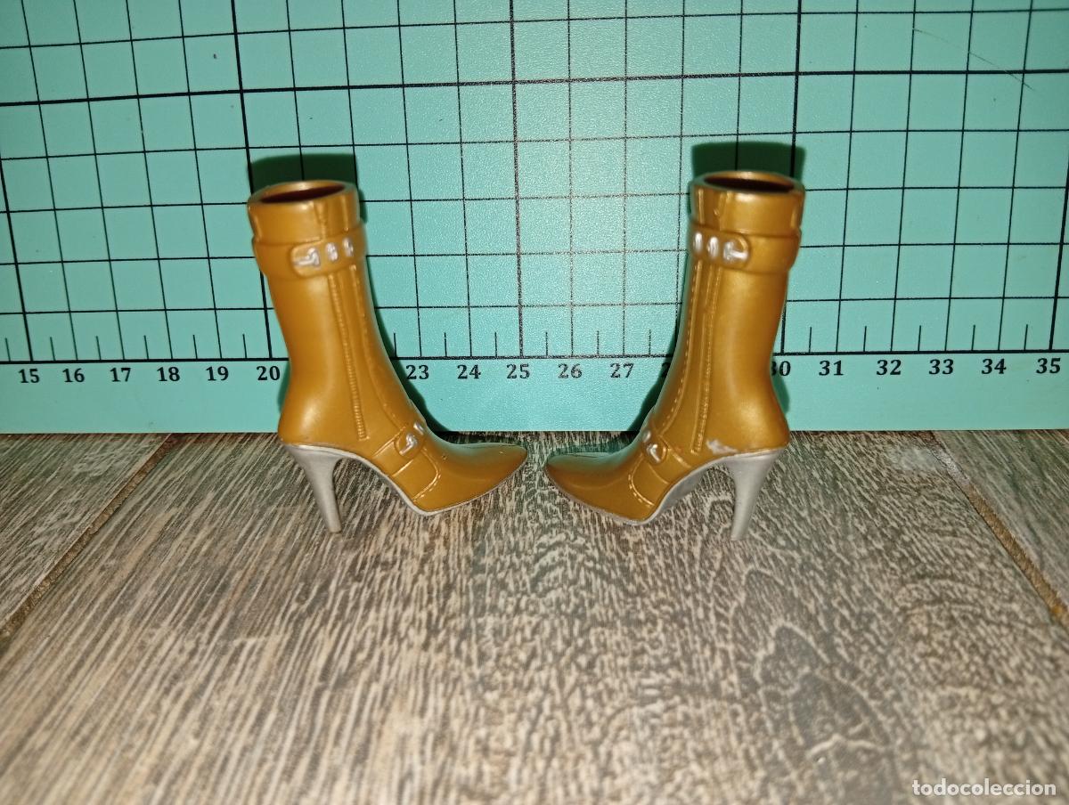 Mu&ntilde;ecas modernas: Zapatos botas de mu&ntilde;eca Bratz - Foto 4