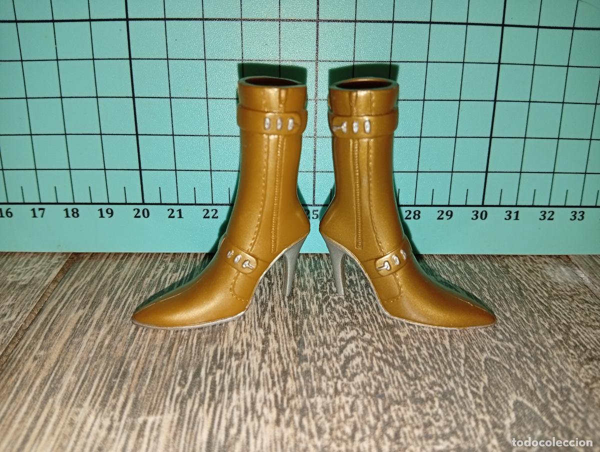 Mu&ntilde;ecas modernas: Zapatos botas de mu&ntilde;eca Bratz - Foto 1
