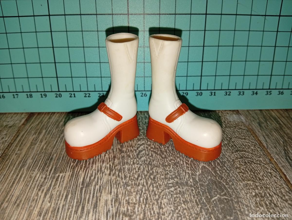 Mu&ntilde;ecas modernas: Zapatos botas de mu&ntilde;eca Bratz - Foto 1