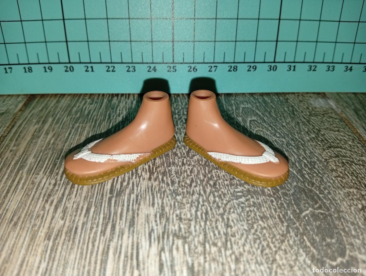 Mu&ntilde;ecas modernas: Pies con chanclas de mu&ntilde;eca Bratz - Foto 1