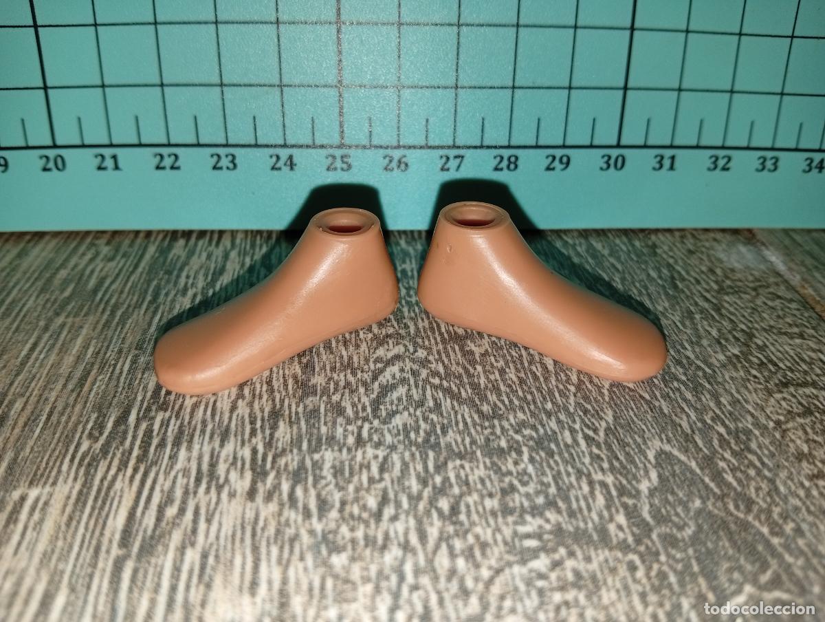 Mu&ntilde;ecas modernas: Pies de mu&ntilde;eca Bratz - Foto 1