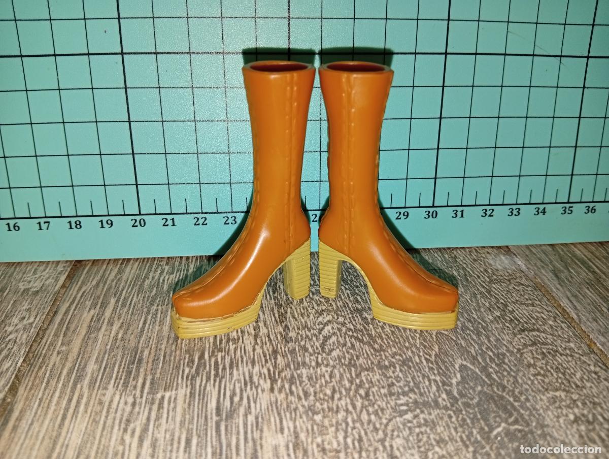 Mu&ntilde;ecas modernas: Zapatos botas de mu&ntilde;eca Bratz - Foto 1