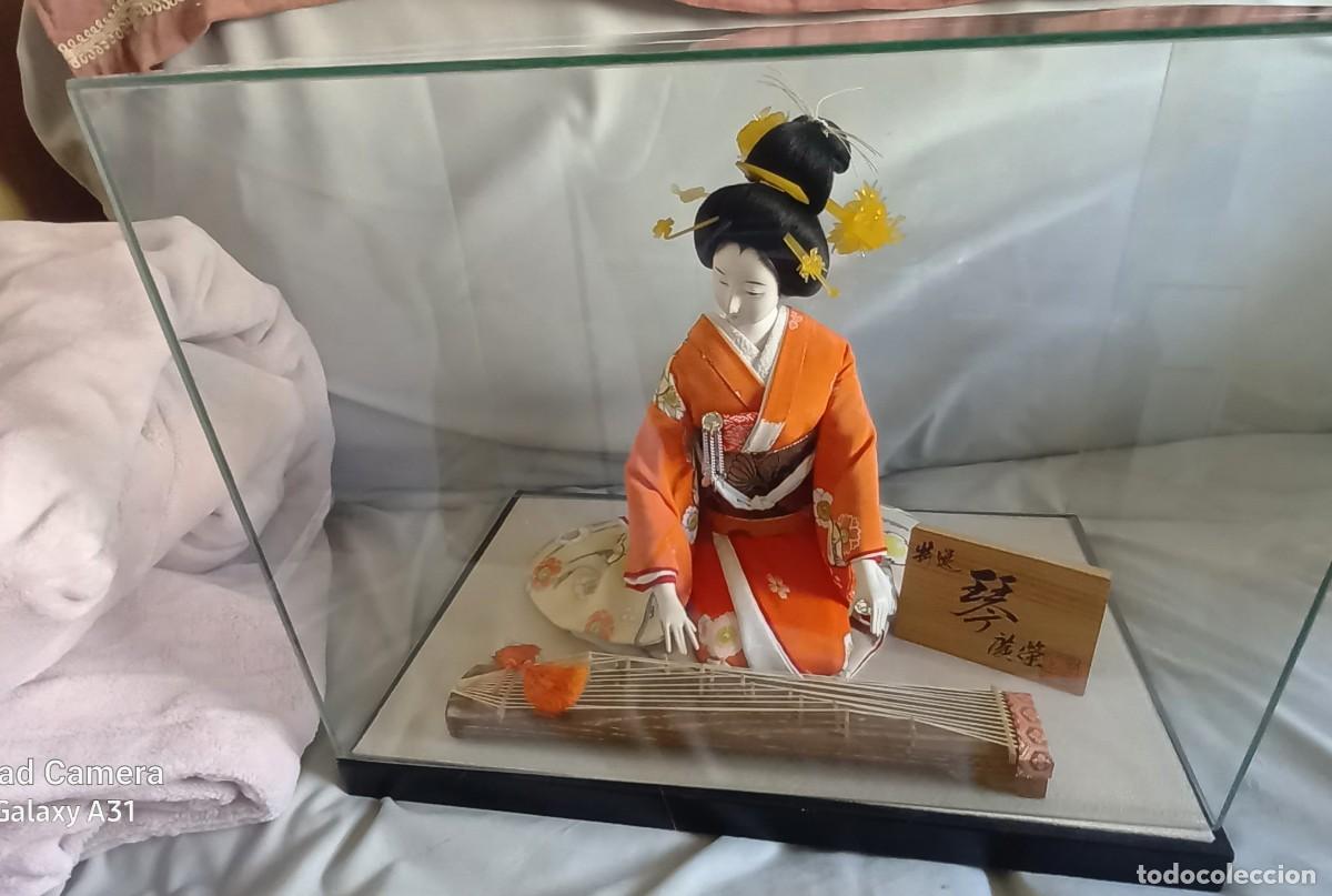Mu&ntilde;ecas modernas: Mu&ntilde;eca japonesa con urna - Foto 4