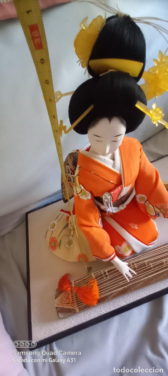 Mu&ntilde;ecas modernas: Mu&ntilde;eca japonesa con urna - Foto 5