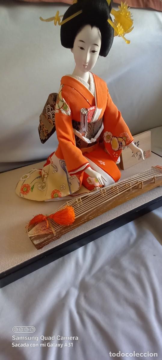 Mu&ntilde;ecas modernas: Mu&ntilde;eca japonesa con urna - Foto 11