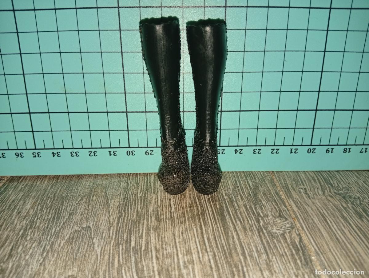 Mu&ntilde;ecas modernas: Zapatos botas de mu&ntilde;eca Monster high - Foto 2