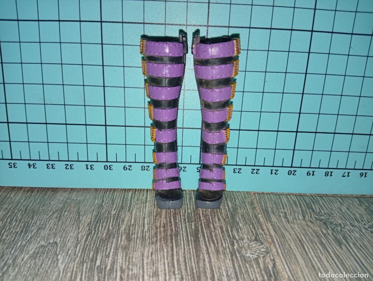 Mu&ntilde;ecas modernas: Zapatos botas de mu&ntilde;eca Monster high - Foto 2