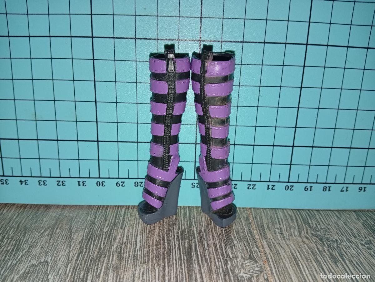 Mu&ntilde;ecas modernas: Zapatos botas de mu&ntilde;eca Monster high - Foto 1