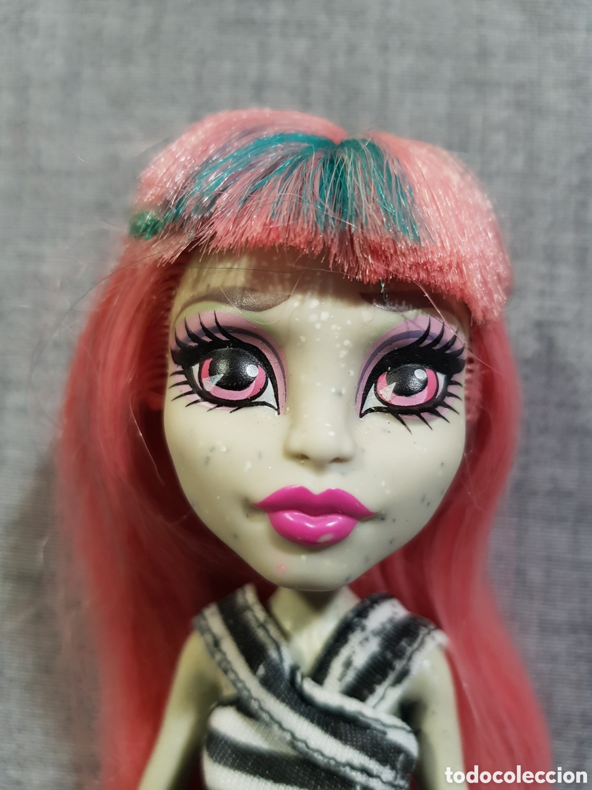 Mu&ntilde;ecas modernas: ROCHELLE GOYLE BETWEEN CLASSESS MONSTER HIGH MATTEL - Foto 3