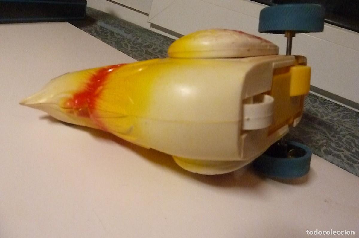 Mu&ntilde;ecas modernas: Gallina pl&aacute;stico vintage con ruedas - Foto 7