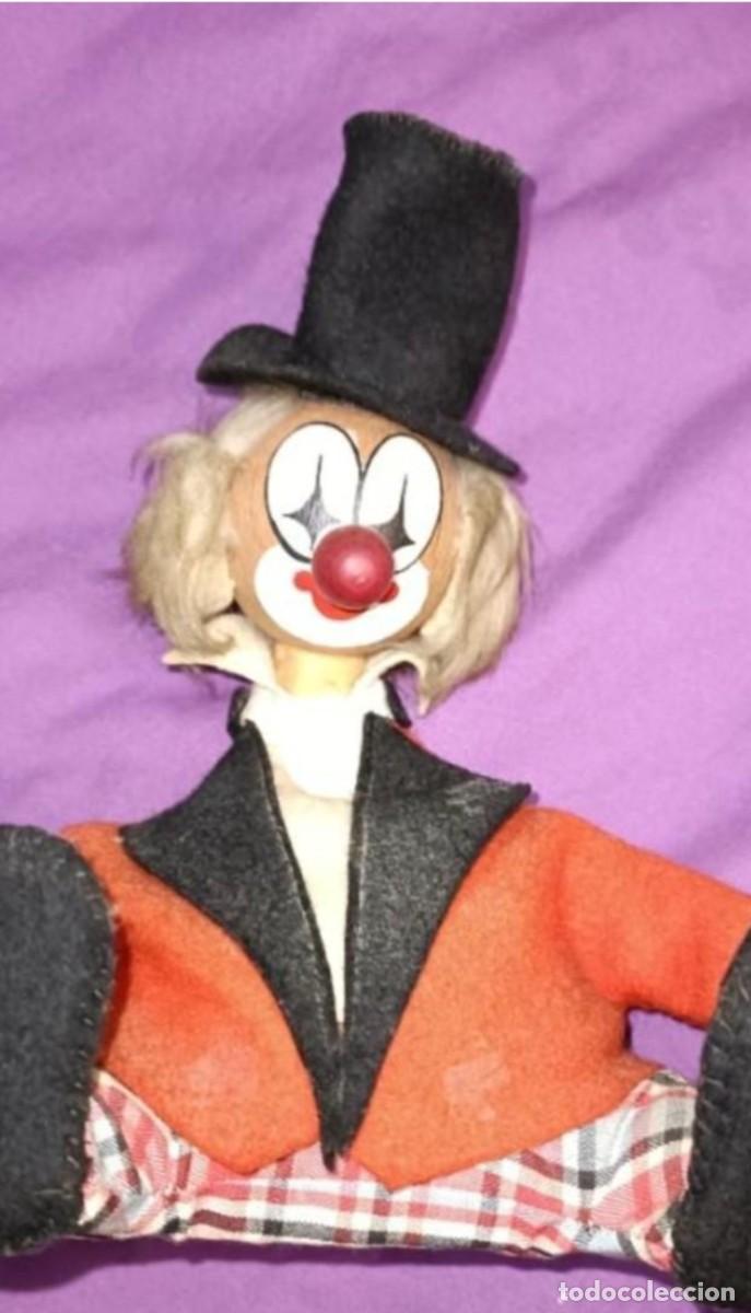 Mu&ntilde;ecas modernas: Payaso musical sentado - Foto 1