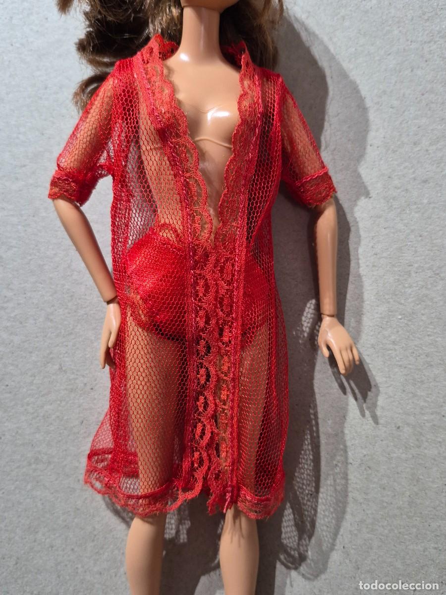 Mu&ntilde;ecas modernas: Bragas y bata roja v&aacute;lida barbie - Foto 1