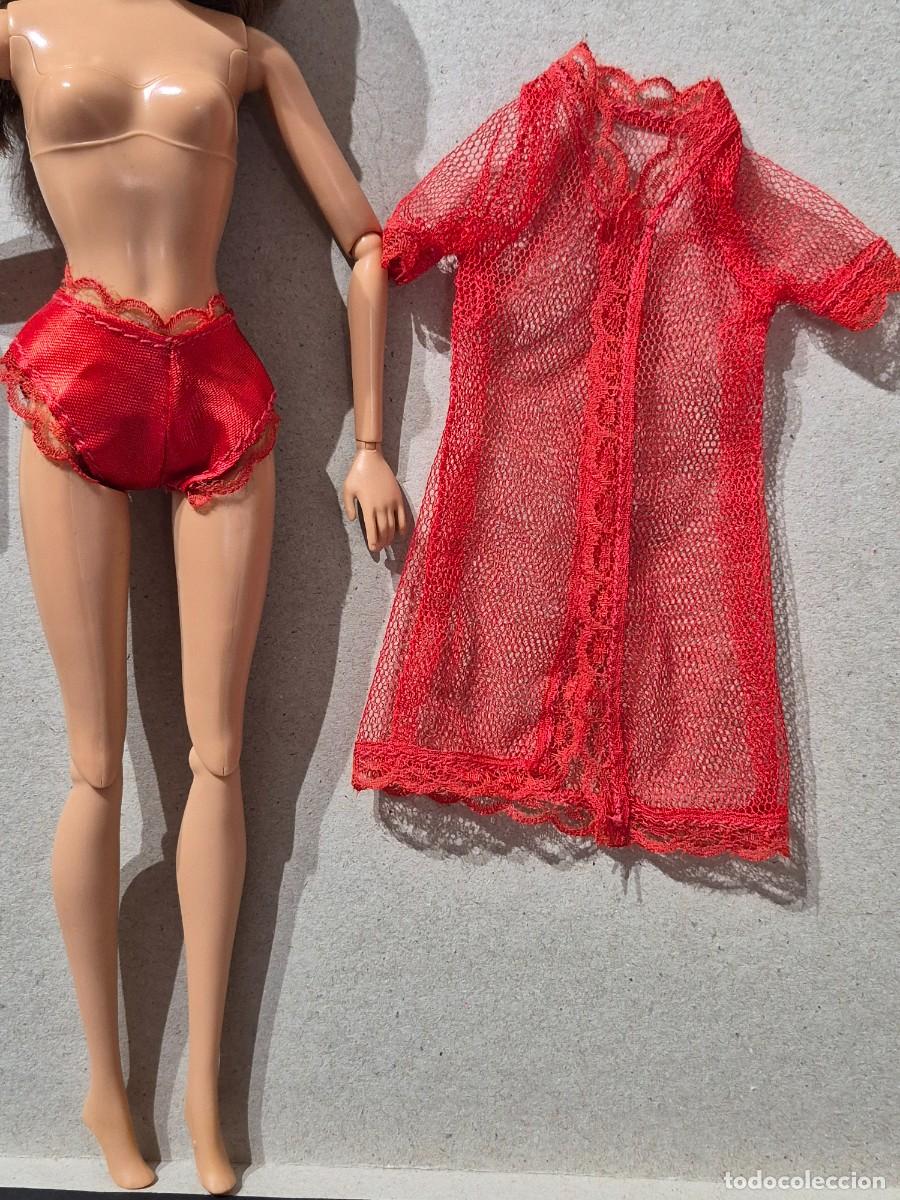 Mu&ntilde;ecas modernas: Bragas y bata roja v&aacute;lida barbie - Foto 2