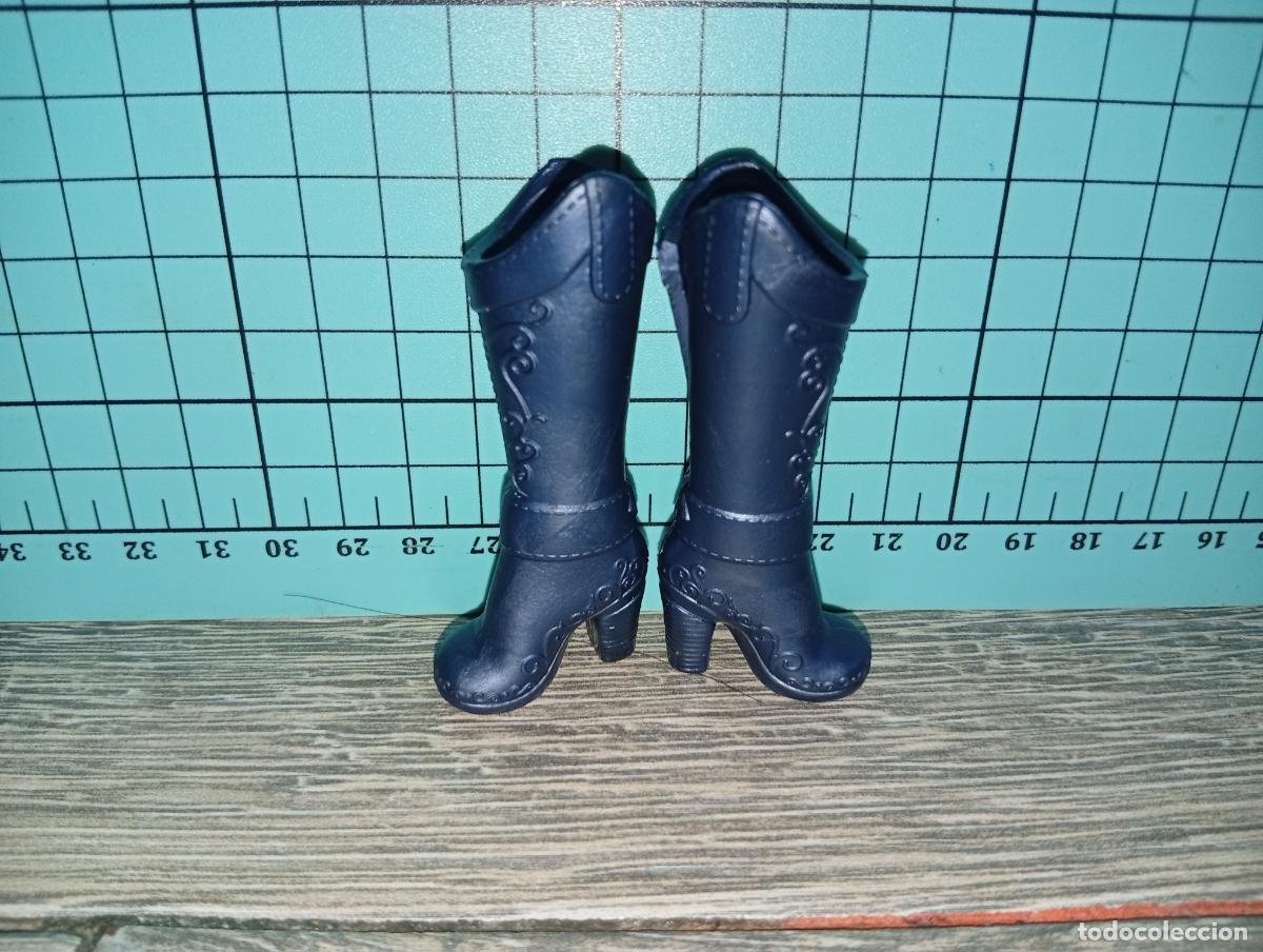 Mu&ntilde;ecas modernas: Zapatos botas de mu&ntilde;eca Monster high - Foto 1