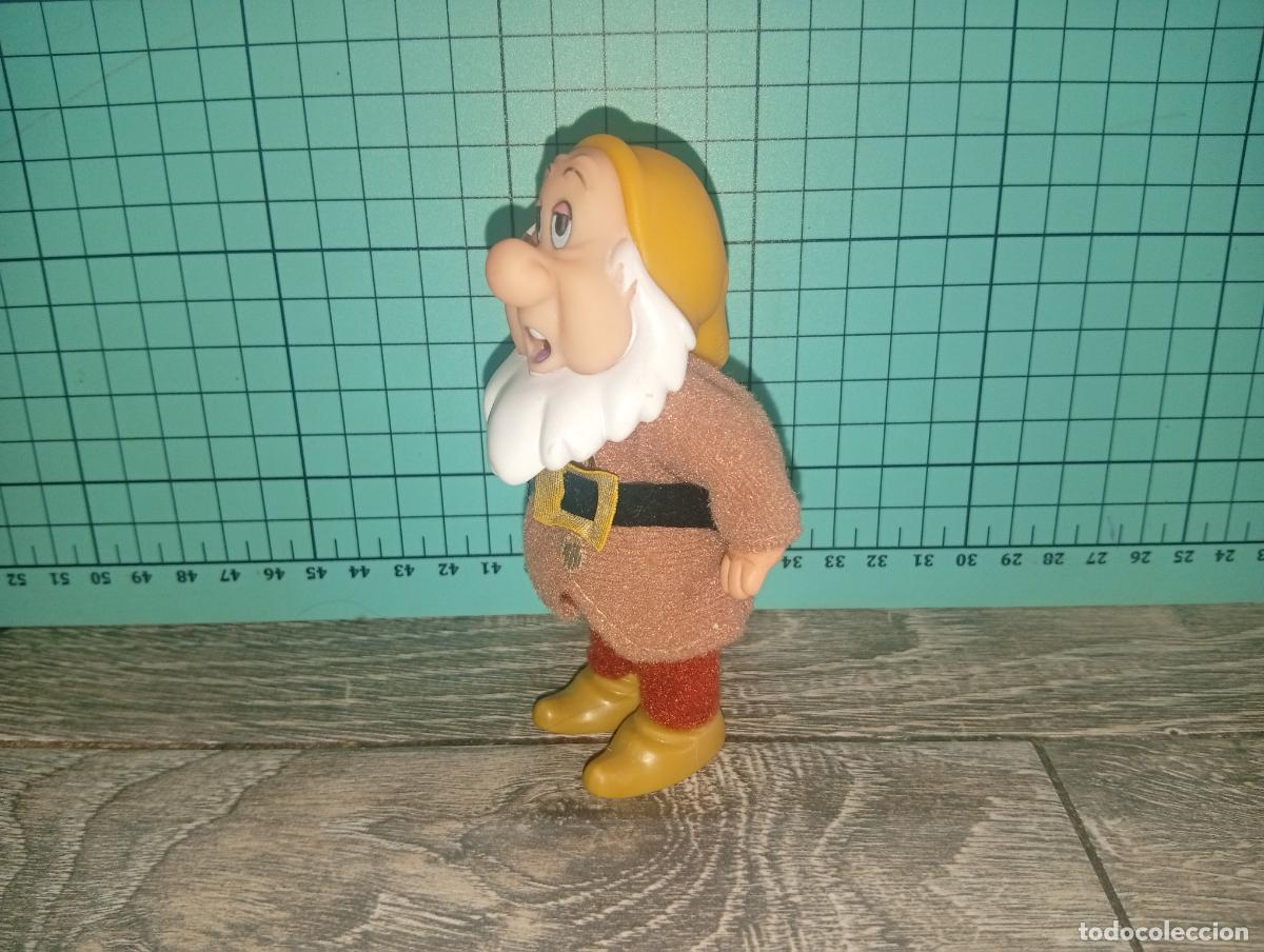 Mu&ntilde;ecas modernas: Mu&ntilde;eco Enanito de Blancanieves dormil&oacute;n Simba Disney - Foto 4