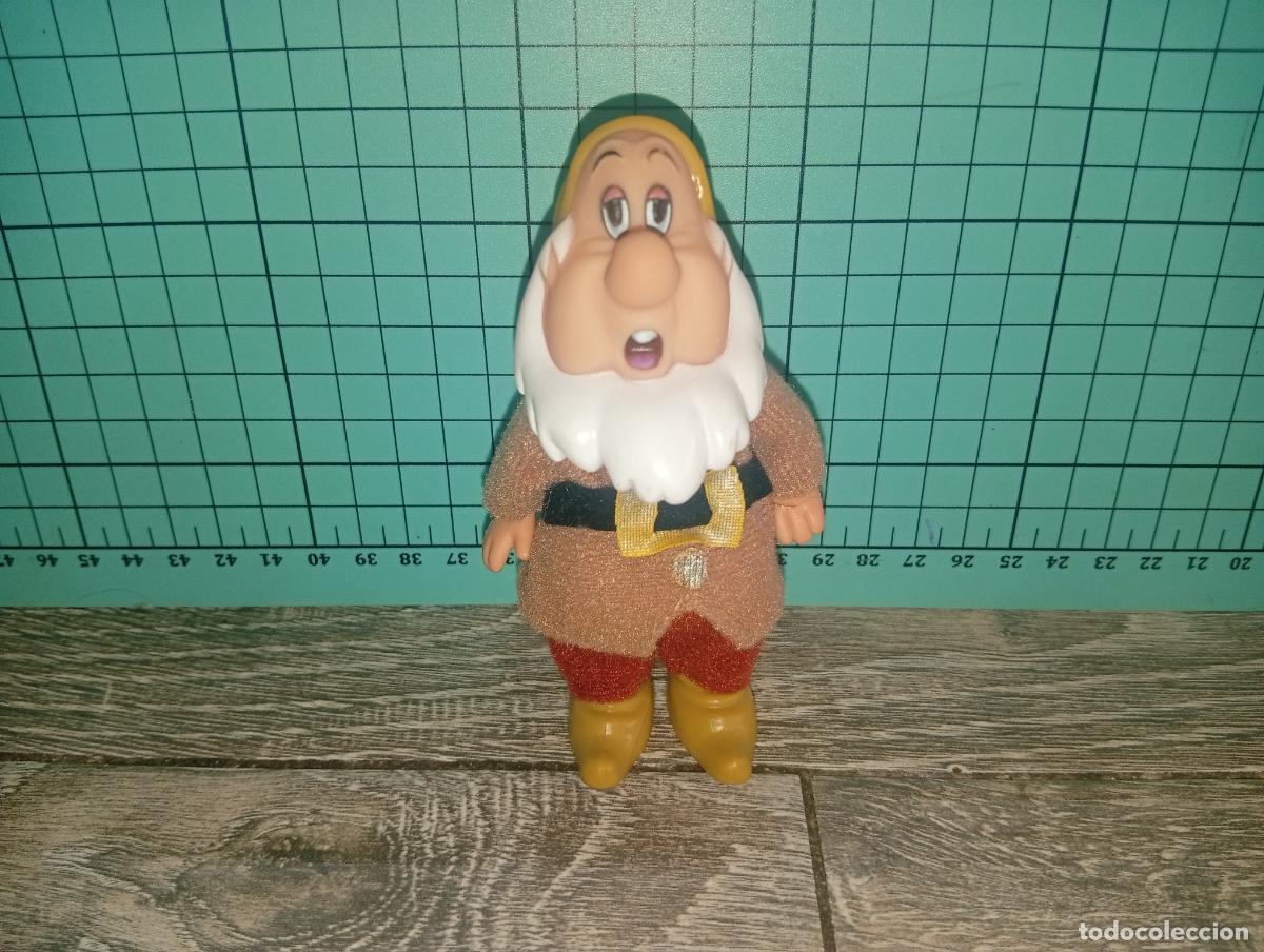 Mu&ntilde;ecas modernas: Mu&ntilde;eco Enanito de Blancanieves dormil&oacute;n Simba Disney - Foto 1