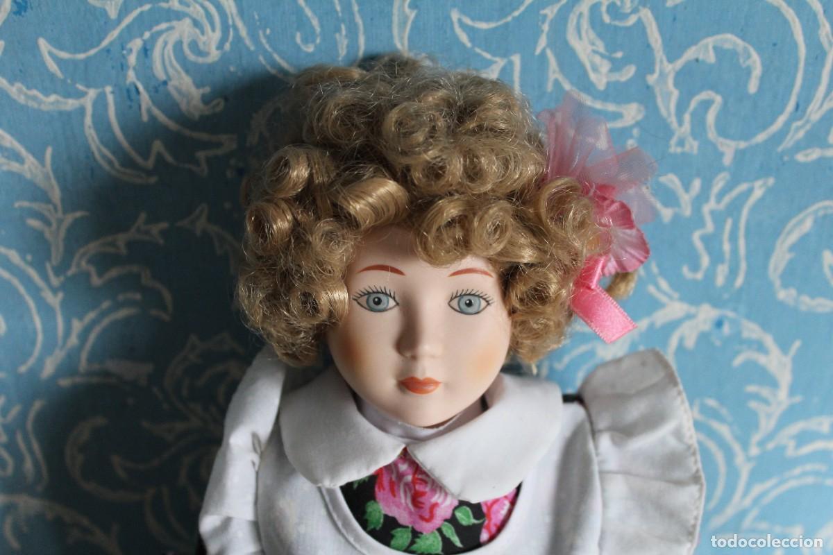 Mu&ntilde;ecas modernas: Mu&ntilde;eca de porcelana Antigua.Largo 45cm - Foto 1