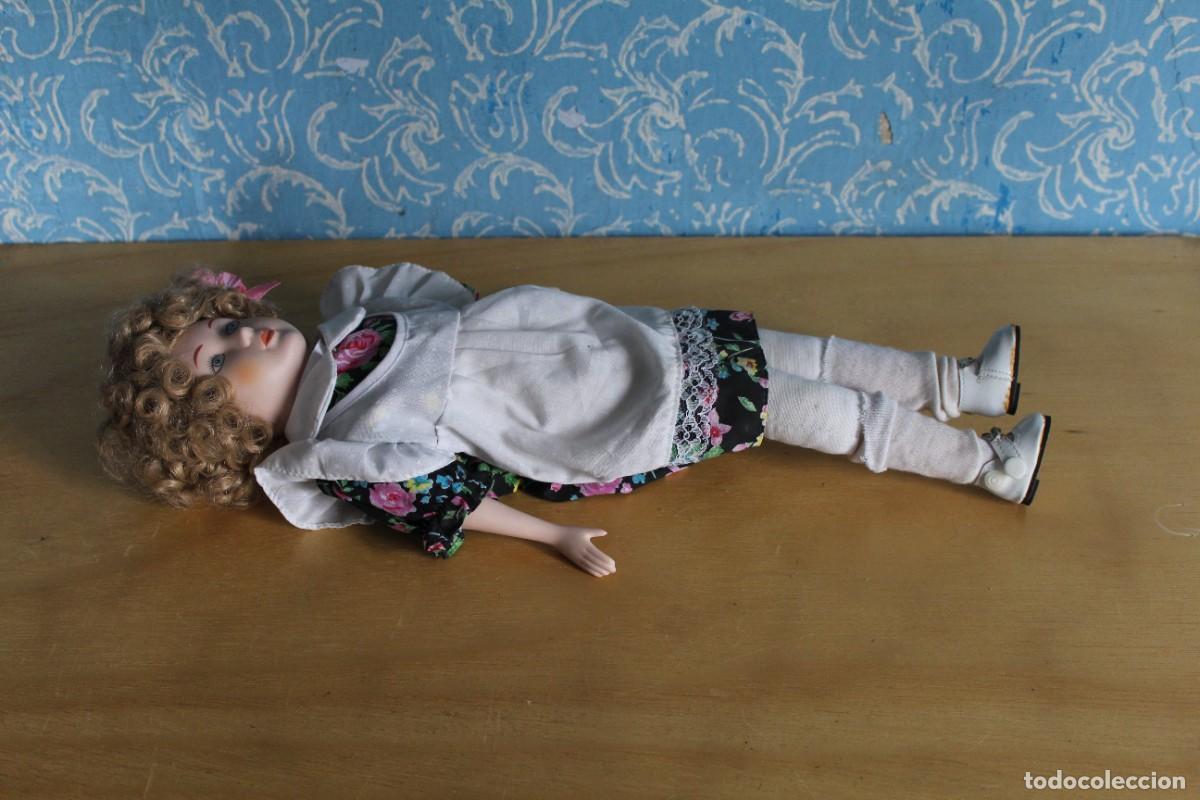 Mu&ntilde;ecas modernas: Mu&ntilde;eca de porcelana Antigua.Largo 45cm - Foto 5