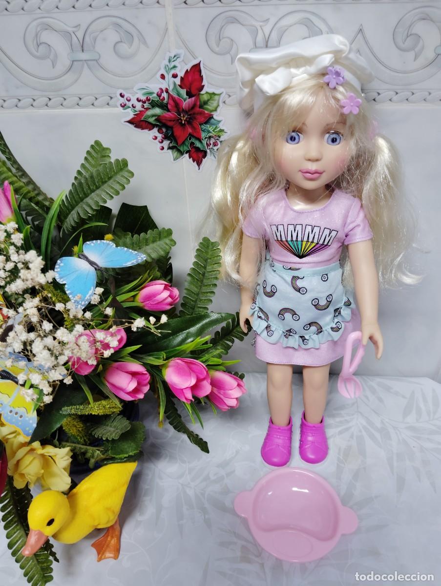 Mu&ntilde;ecas Modernas: MU&Ntilde;ECA COCINERA CHEF. TIPO PAOLA REINA. ENTERA VINILO. 38 CM. NUEVA. M&Aacute;S REGALOS GRATIS