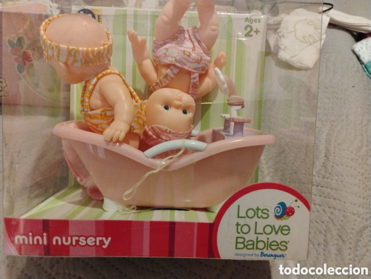 Mu&ntilde;ecas Modernas: conjunto de mu&ntilde;ecos de juguete marca JC Toys modelo Lots to Love Babies Mini Nursery.