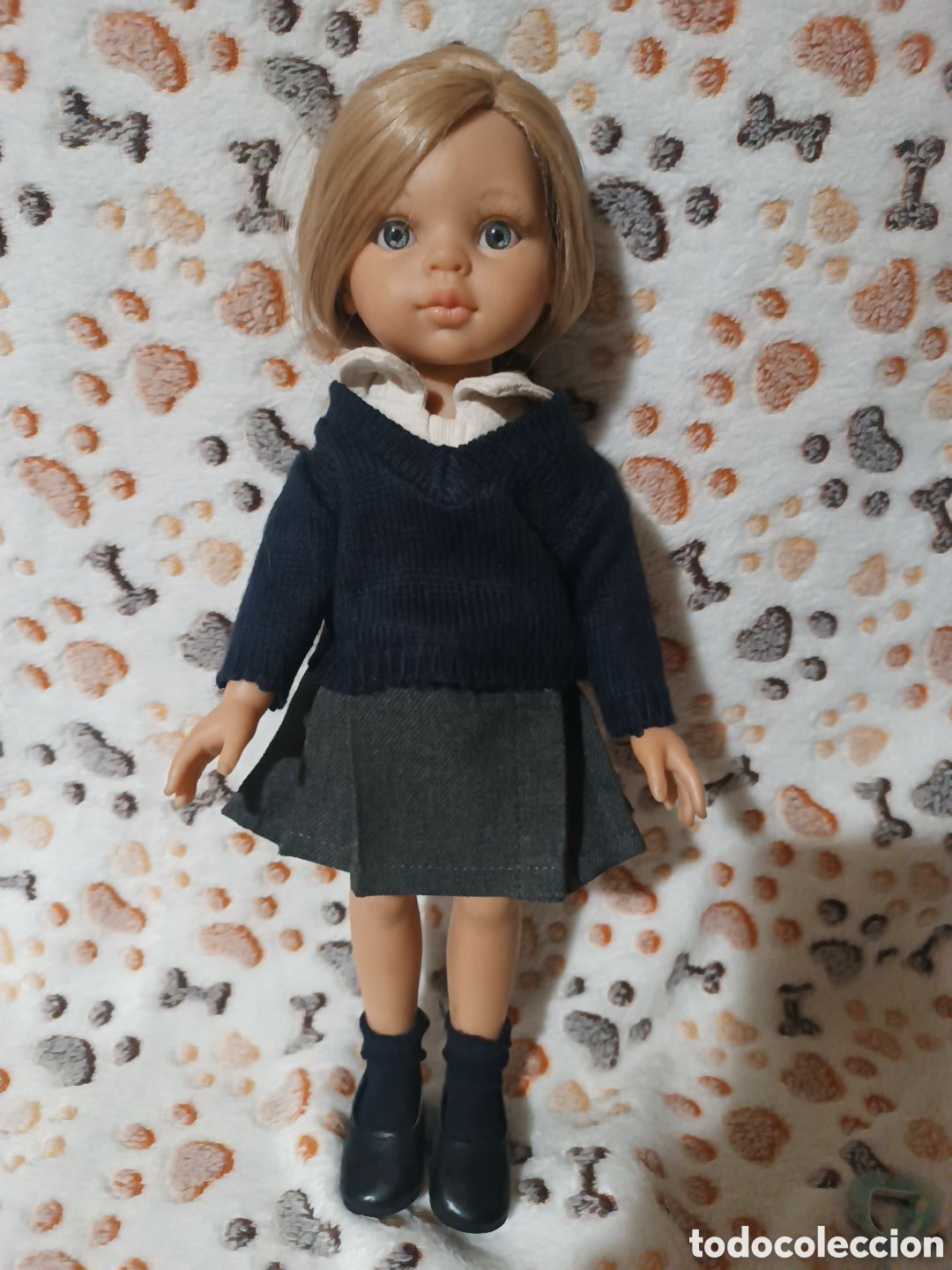 Mu&ntilde;ecas Modernas: Mu&ntilde;eca colegiala de Paola reina