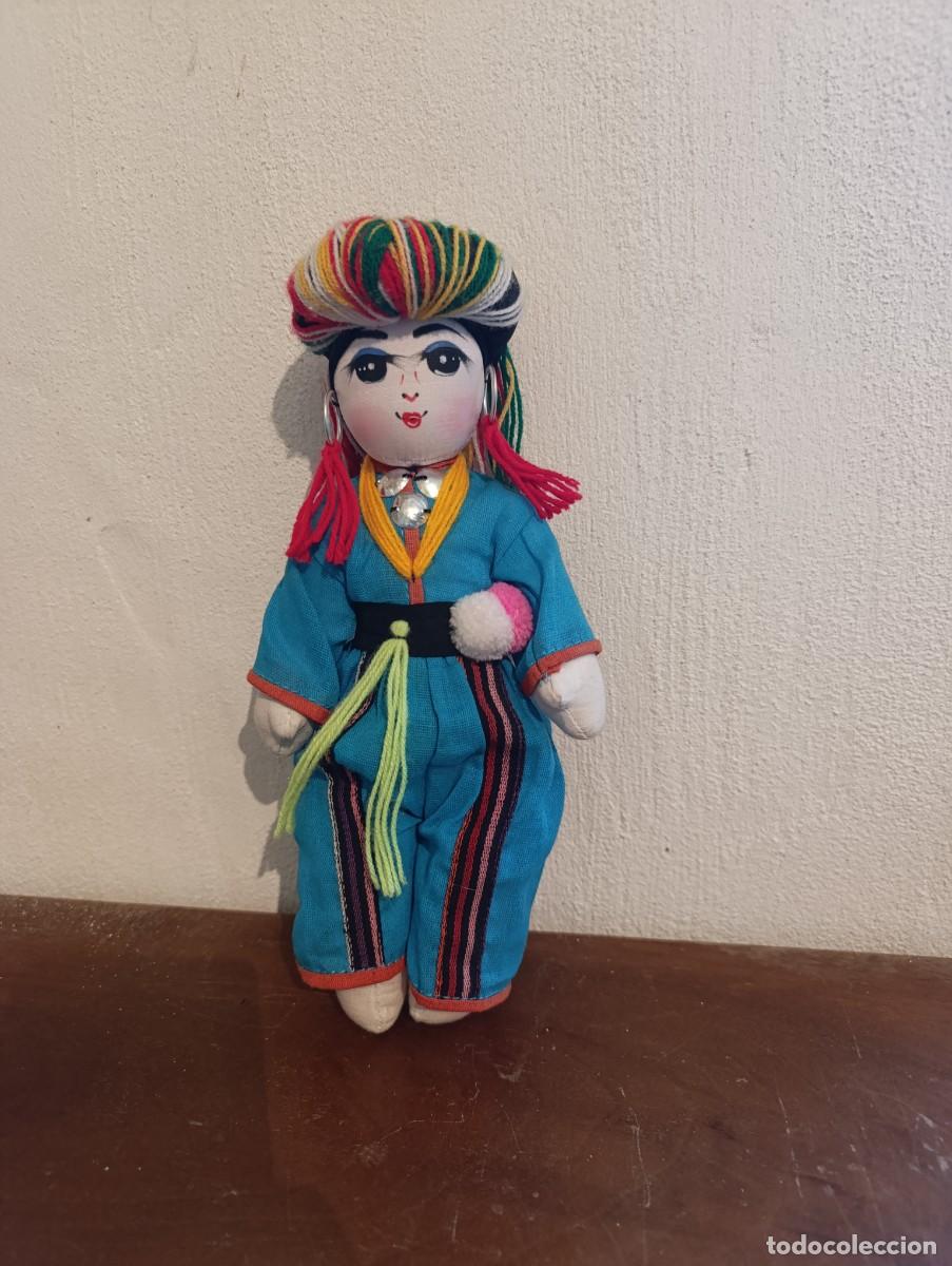 Mu&ntilde;ecas Modernas: Preciosa mu&ntilde;eca artesanal Tailandesa