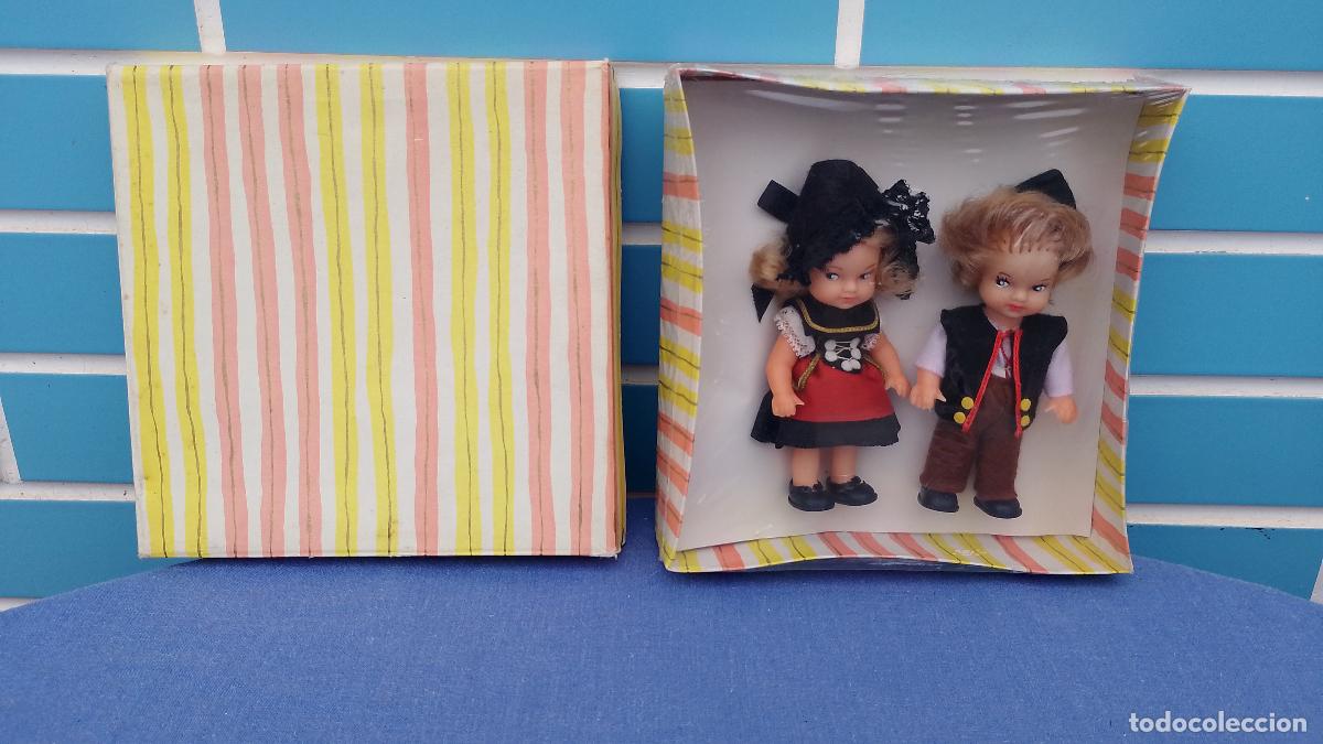 Mu&ntilde;ecas Modernas: Antiguos mu&ntilde;ecos pareja ni&ntilde;o y ni&ntilde;a regionales de Berna, souvenir de Suiza