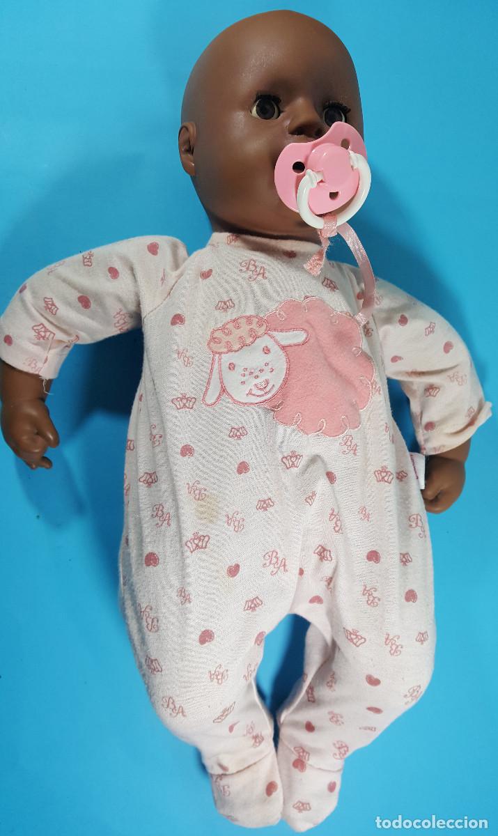 Mu&ntilde;ecas Modernas: MU&Ntilde;ECO BEBE NEGRITO ZAPF CREATION 43 CM ALTO, HABLA CUADO LE PONES EL CHUPETE, PILAS INCLUIDAS