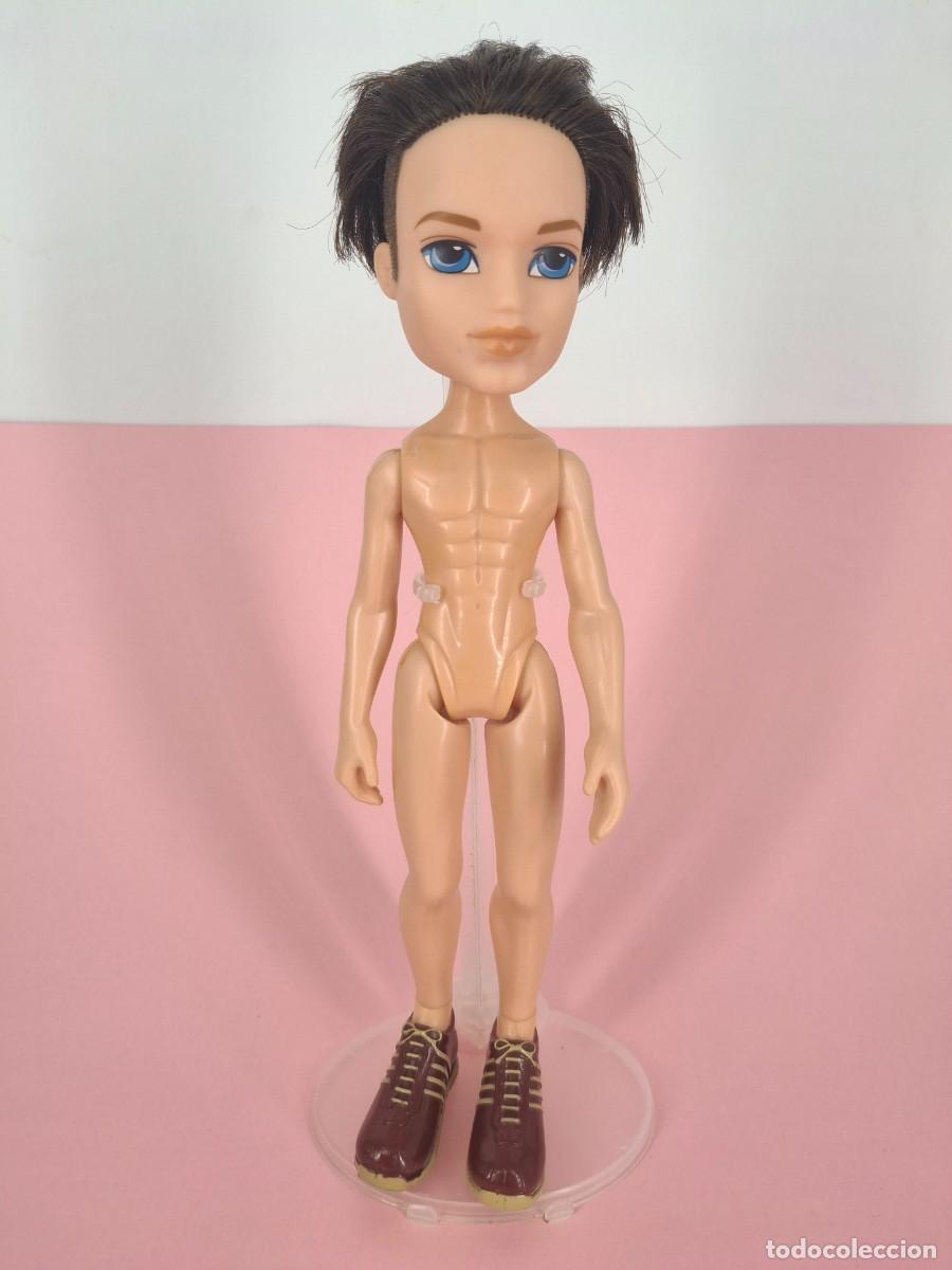 Mu&ntilde;ecas Modernas: Bratz Boyz Koby Nu cool / Surf Style con zapatos originales- MGA, 2003