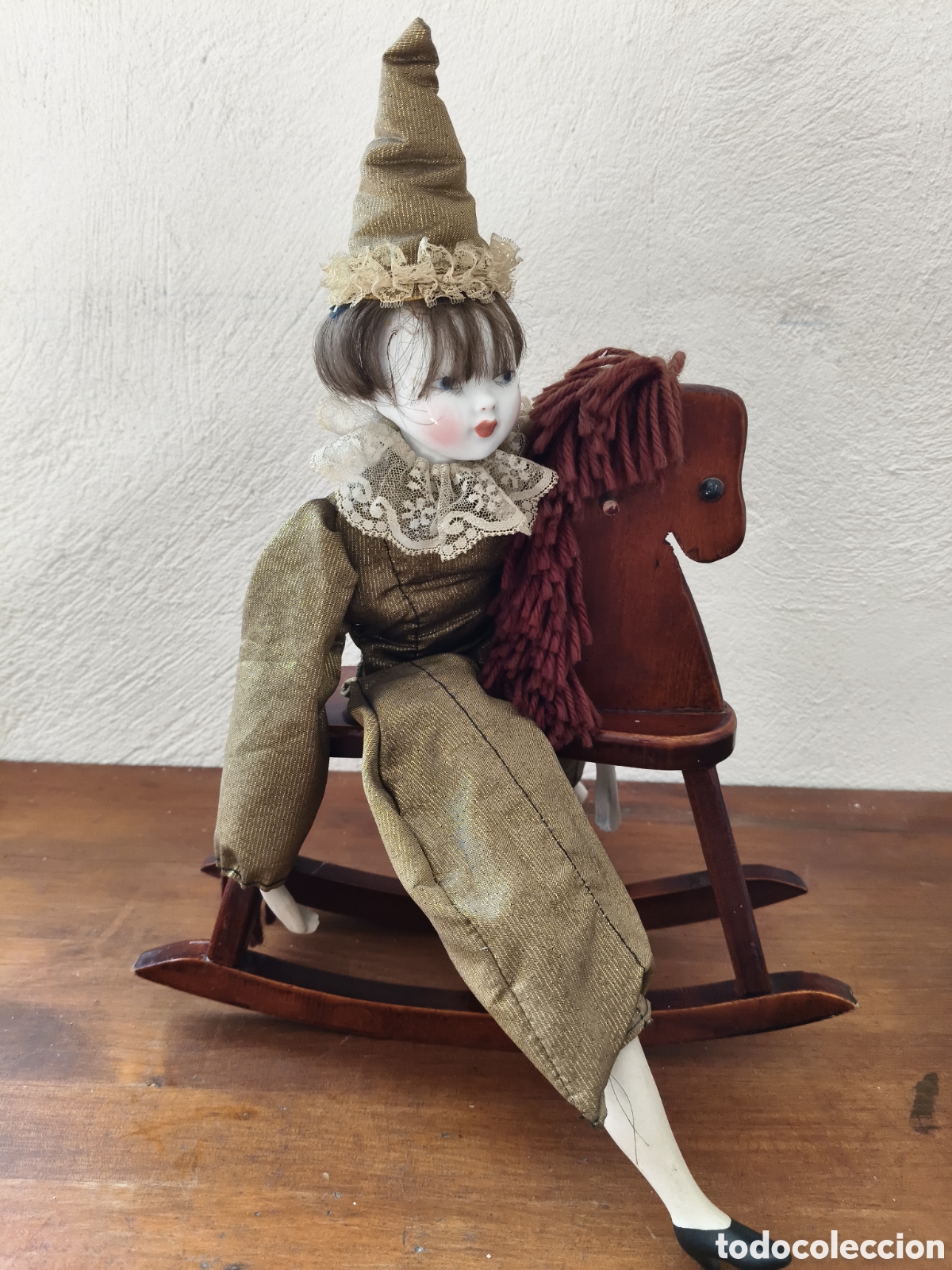 Mu&ntilde;ecas Modernas: Mu&ntilde;eco arlequ&iacute;n con falta en el pie Ramon Ingl&eacute;s