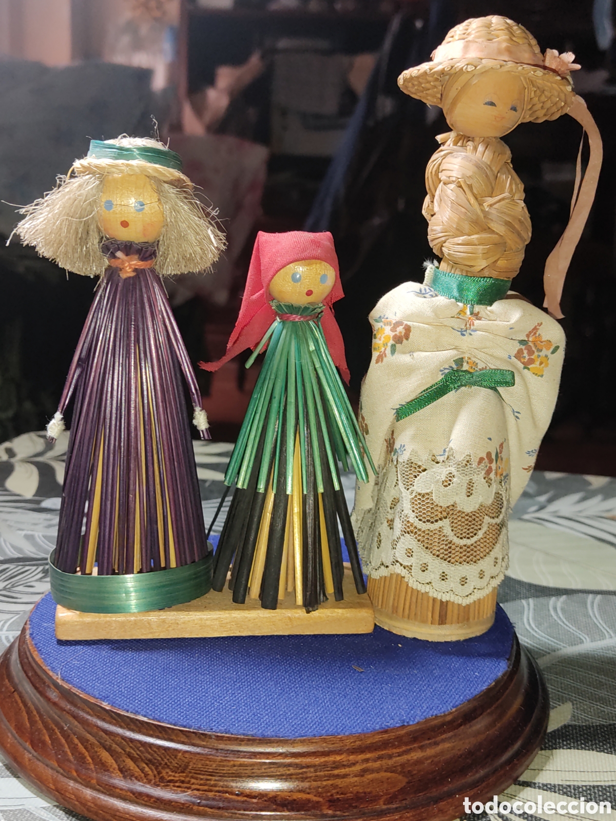 Mu&ntilde;ecas Modernas: Peque&ntilde;as mu&ntilde;ecas escandinavas de madera,paja y esparto.Vintage.