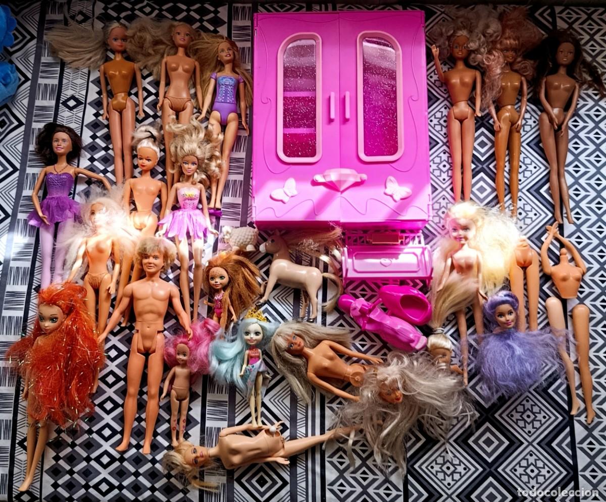 Mu&ntilde;ecas Modernas: Lote mu&ntilde;ecas tipo Barbie, otras despieces y armario