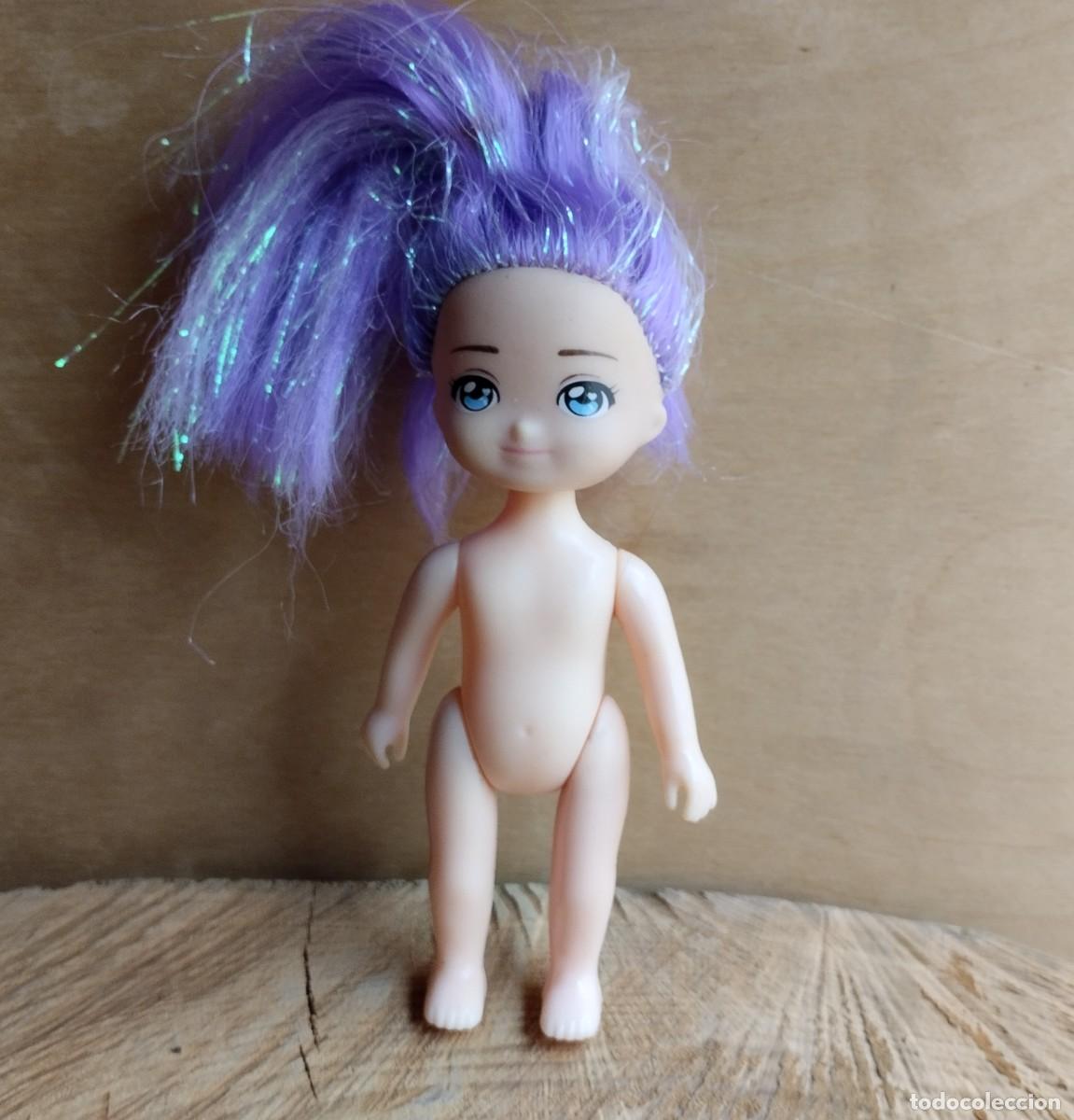 Mu&ntilde;ecas Modernas: Mu&ntilde;eca peque&ntilde;a de ni&ntilde;a de pelo violeta.