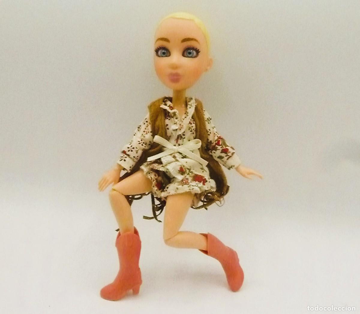 Mu&ntilde;ecas Modernas: Mu&ntilde;eca Snapstar. Yulu, tipo LIV