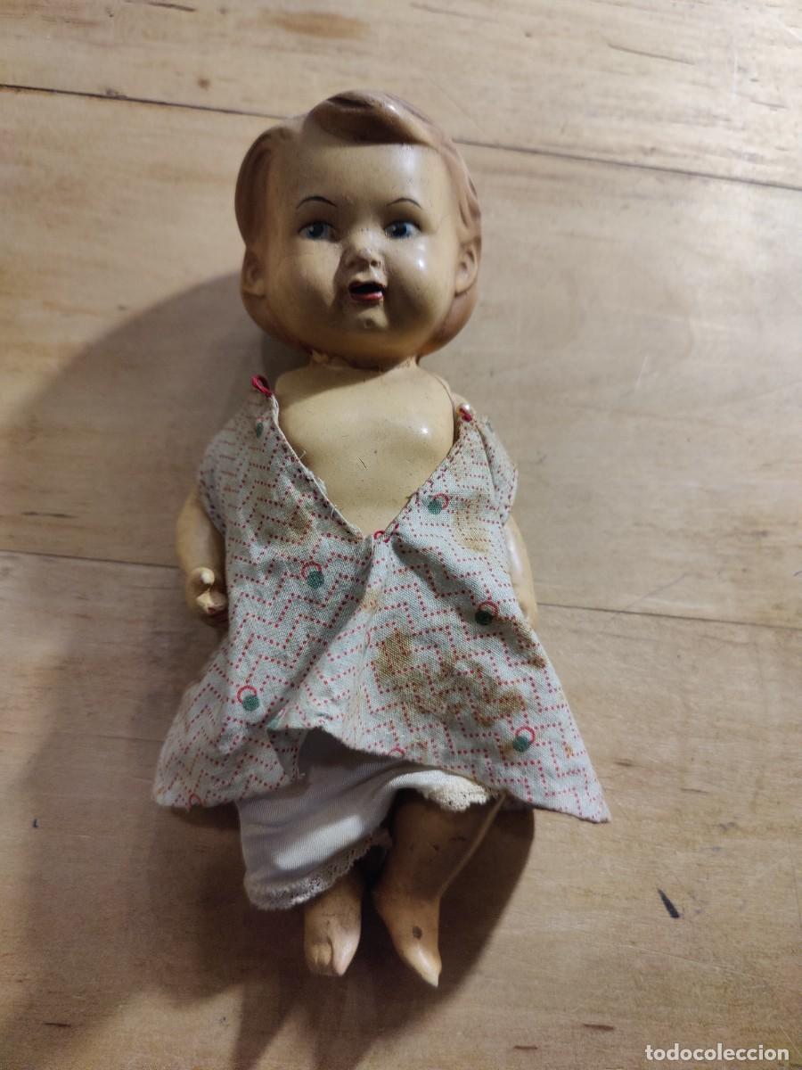 Mu&ntilde;ecas Modernas: Antigua mu&ntilde;eca de celuloide con marca en la espalda