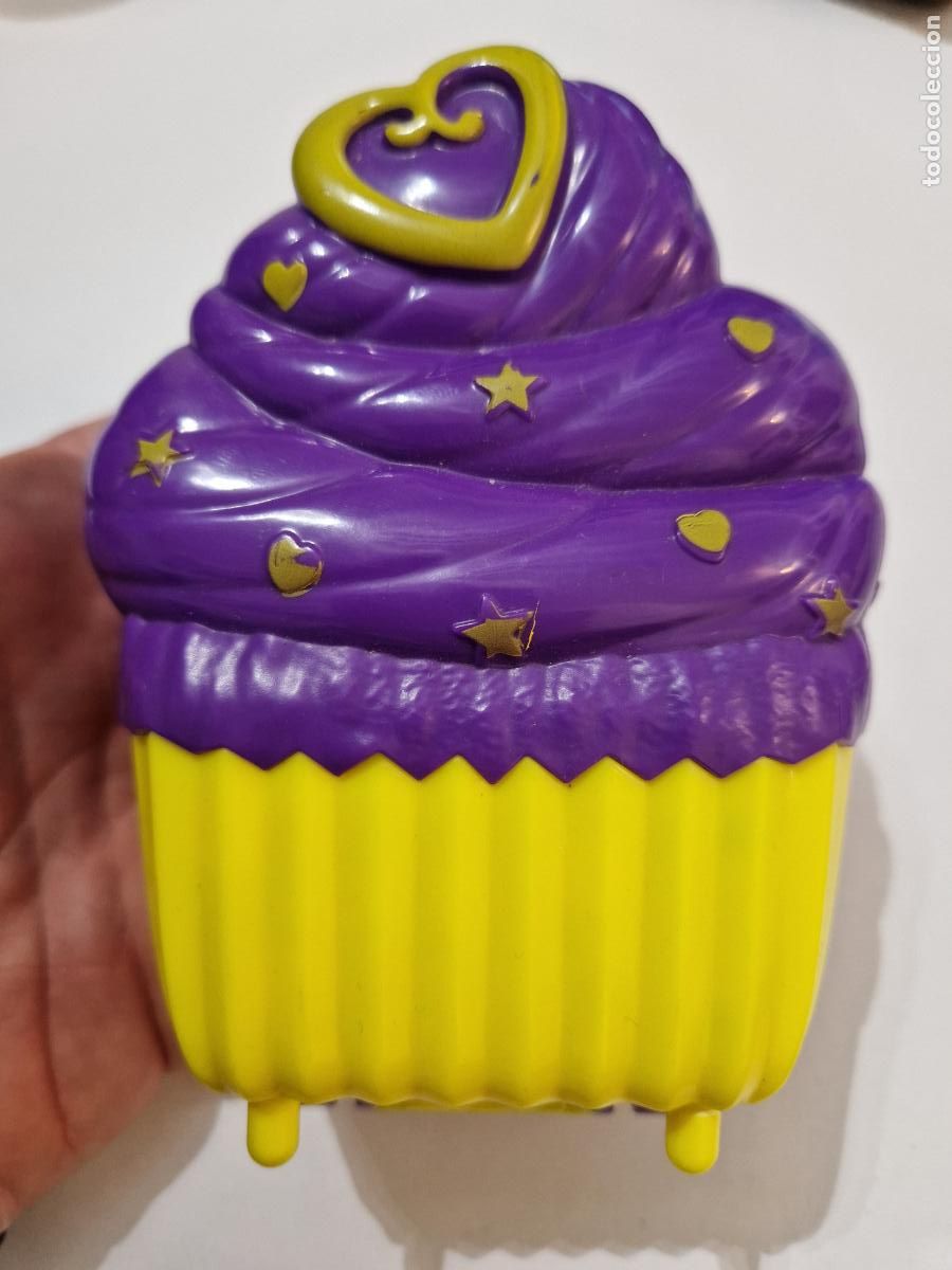 Mu&ntilde;ecas Modernas: cofre polvera mu&ntilde;eca Polly Pocket Cupcake sorpresa Mattel purple yellow