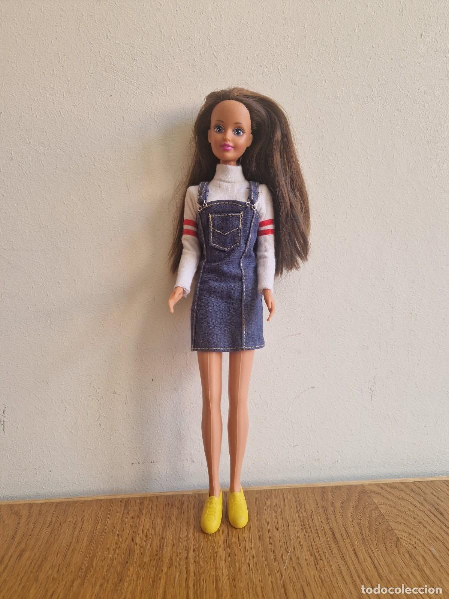 Mu&ntilde;ecas Modernas: MU&Ntilde;ECA SINDY DE HASBRO 1995 CON TRAJE ORIGINAL DE BARBIE