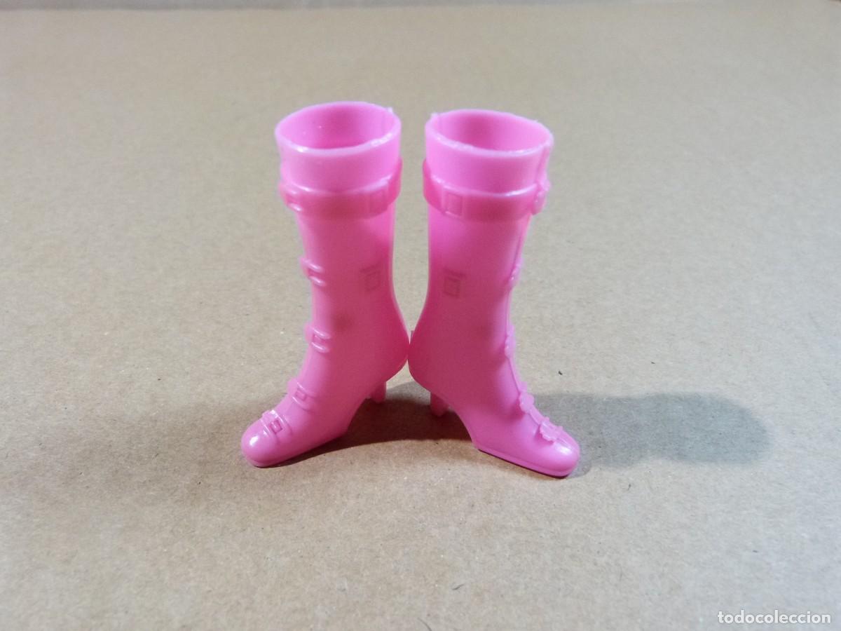 Mu&ntilde;ecas Modernas: Botas desmontables color rosa para mu&ntilde;eca Monster High