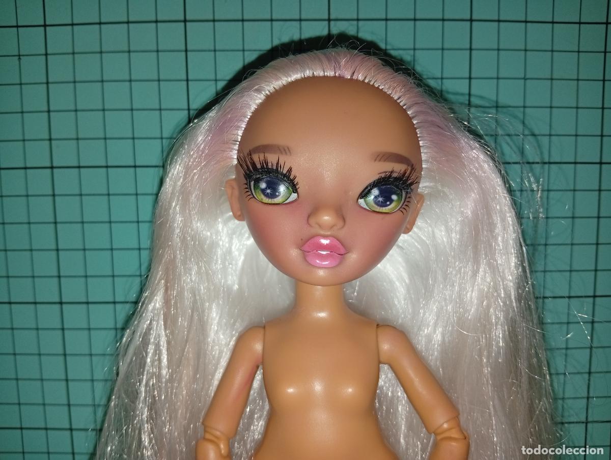 Mu&ntilde;ecas Modernas: Mu&ntilde;eca Rainbow high color