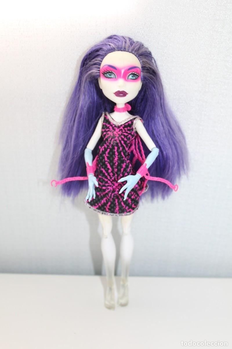 Mu&ntilde;ecas Modernas: MU&Ntilde;ECA MONSTER HIGH - MATTEL 2010